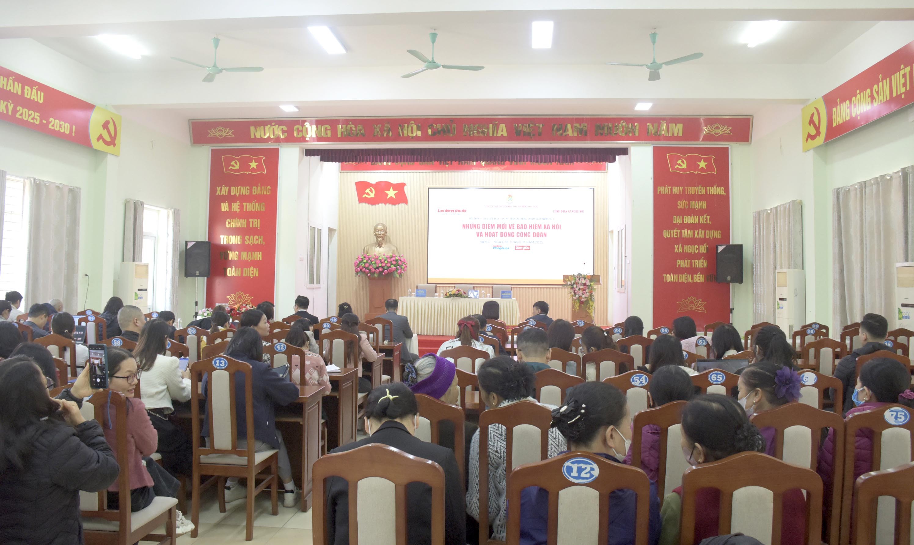 TRỰC TUYẾN: Chính sách mới về bảo hiểm xã hội và hoạt động công đoàn năm 2025 TRỰC TUYẾN: Chính sách mới về bảo hiểm xã hội và hoạt động công đoàn năm 2025