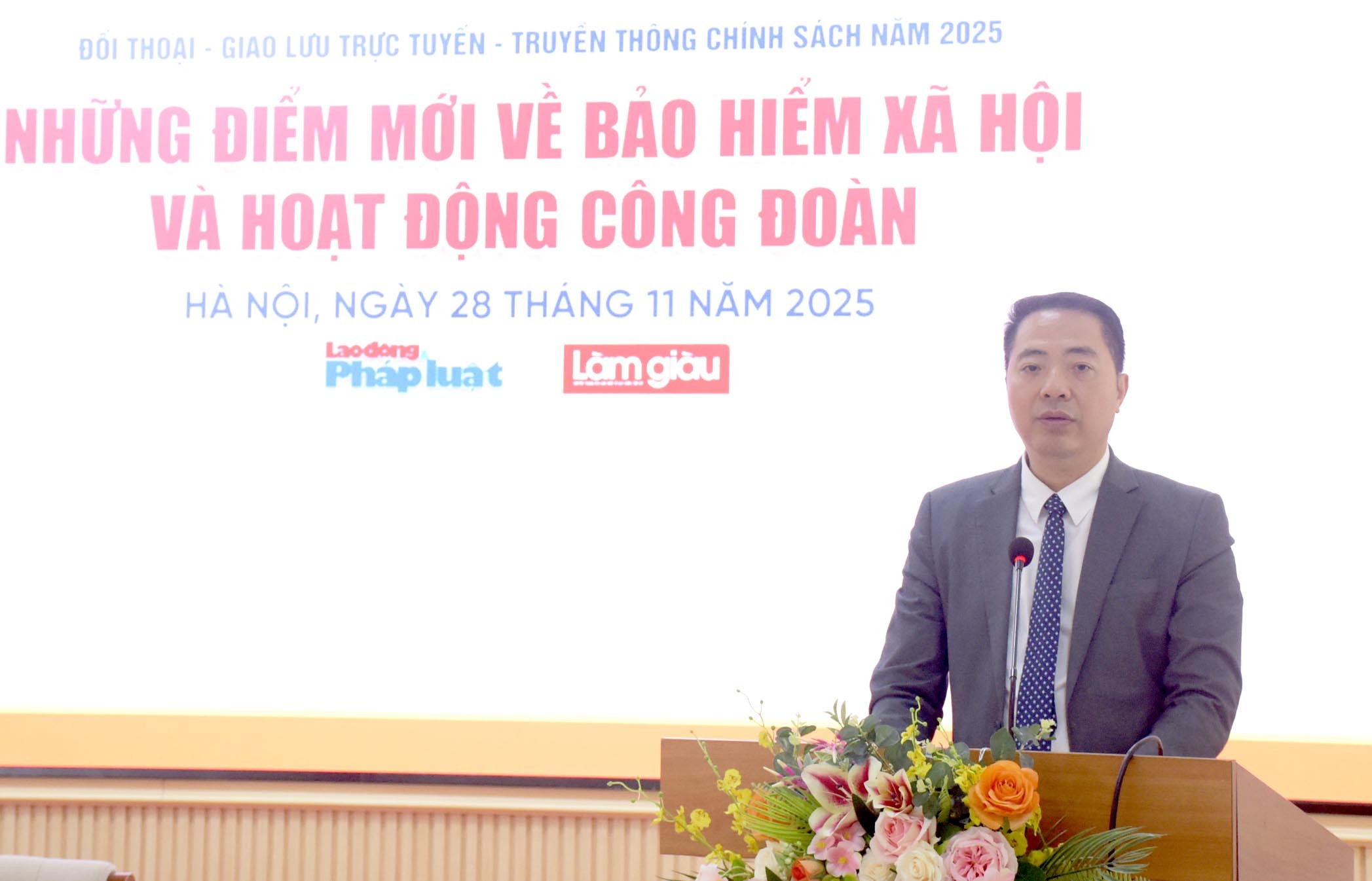 TRỰC TUYẾN: Chính sách mới về bảo hiểm xã hội và hoạt động công đoàn năm 2025 TRỰC TUYẾN: Chính sách mới về bảo hiểm xã hội và hoạt động công đoàn năm 2025