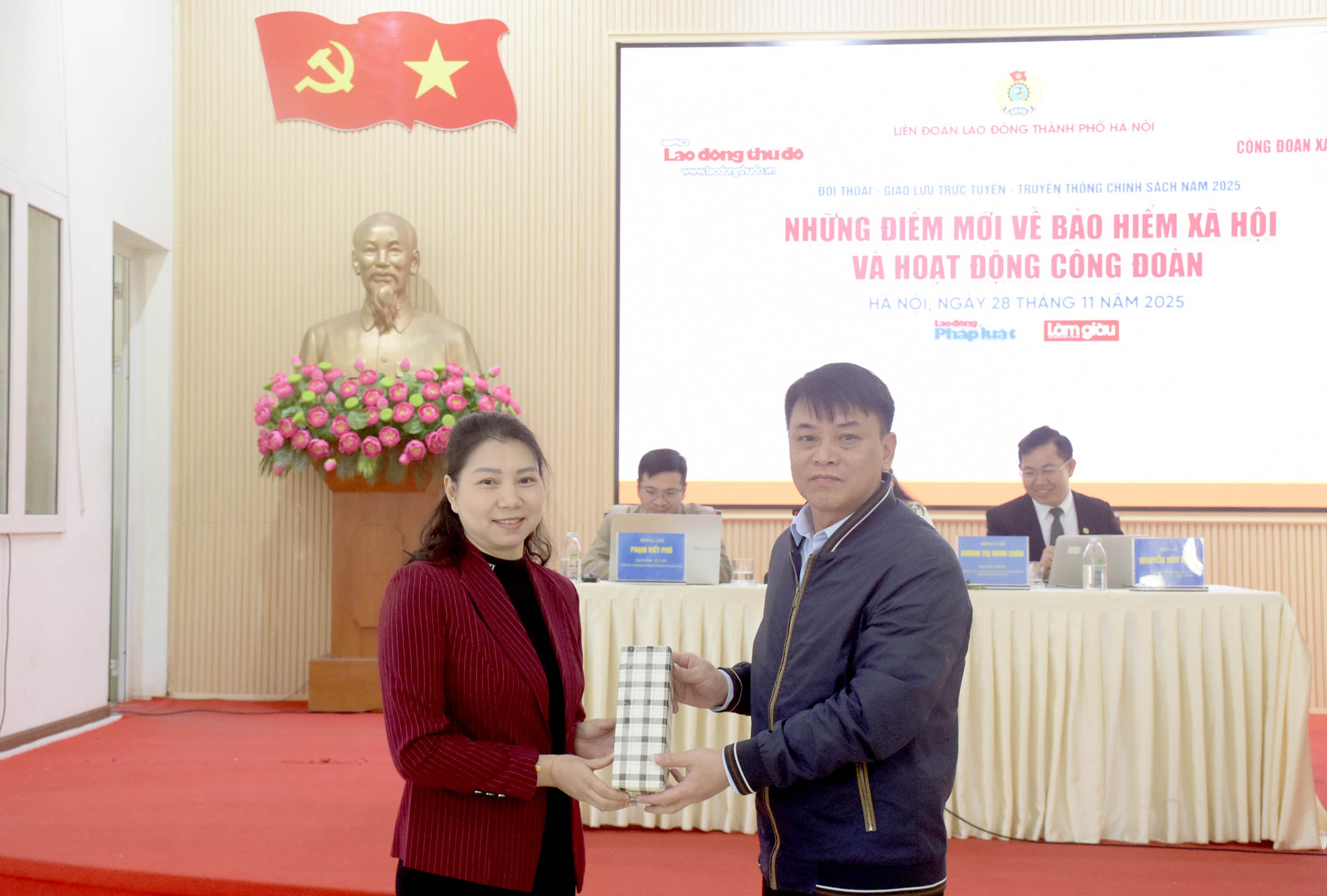 TRỰC TUYẾN: Chính sách mới về bảo hiểm xã hội và hoạt động công đoàn năm 2025 TRỰC TUYẾN: Chính sách mới về bảo hiểm xã hội và hoạt động công đoàn năm 2025