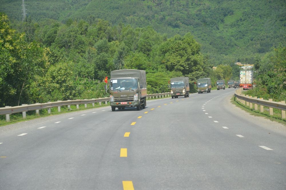Bộ Tư lệnh Thủ đô Hà Nội trao trọn nghĩa tình của người dân Thủ đô đến với Gia Lai Bộ Tư lệnh Thủ đô Hà Nội trao trọn nghĩa tình của người dân Thủ đô đến với Gia Lai