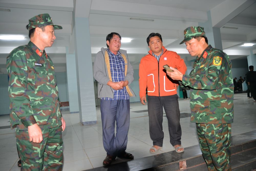 Bộ Tư lệnh Thủ đô Hà Nội trao trọn nghĩa tình của người dân Thủ đô đến với Gia Lai Bộ Tư lệnh Thủ đô Hà Nội trao trọn nghĩa tình của người dân Thủ đô đến với Gia Lai