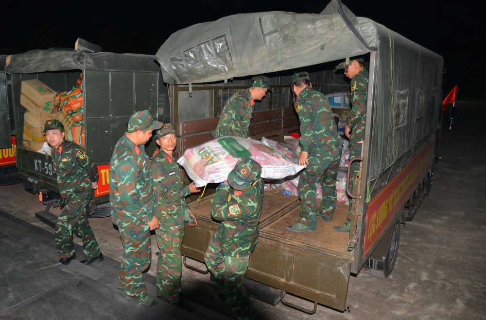 Bộ Tư lệnh Thủ đô Hà Nội trao trọn nghĩa tình của người dân Thủ đô đến với Gia Lai