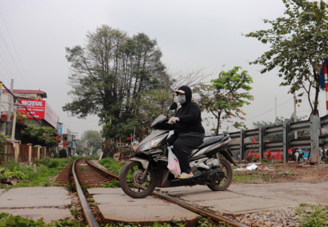 Dẹp bỏ "cửa tử" trên đường sắt: Giải pháp nào cho thói quen bất chấp hiểm nguy?