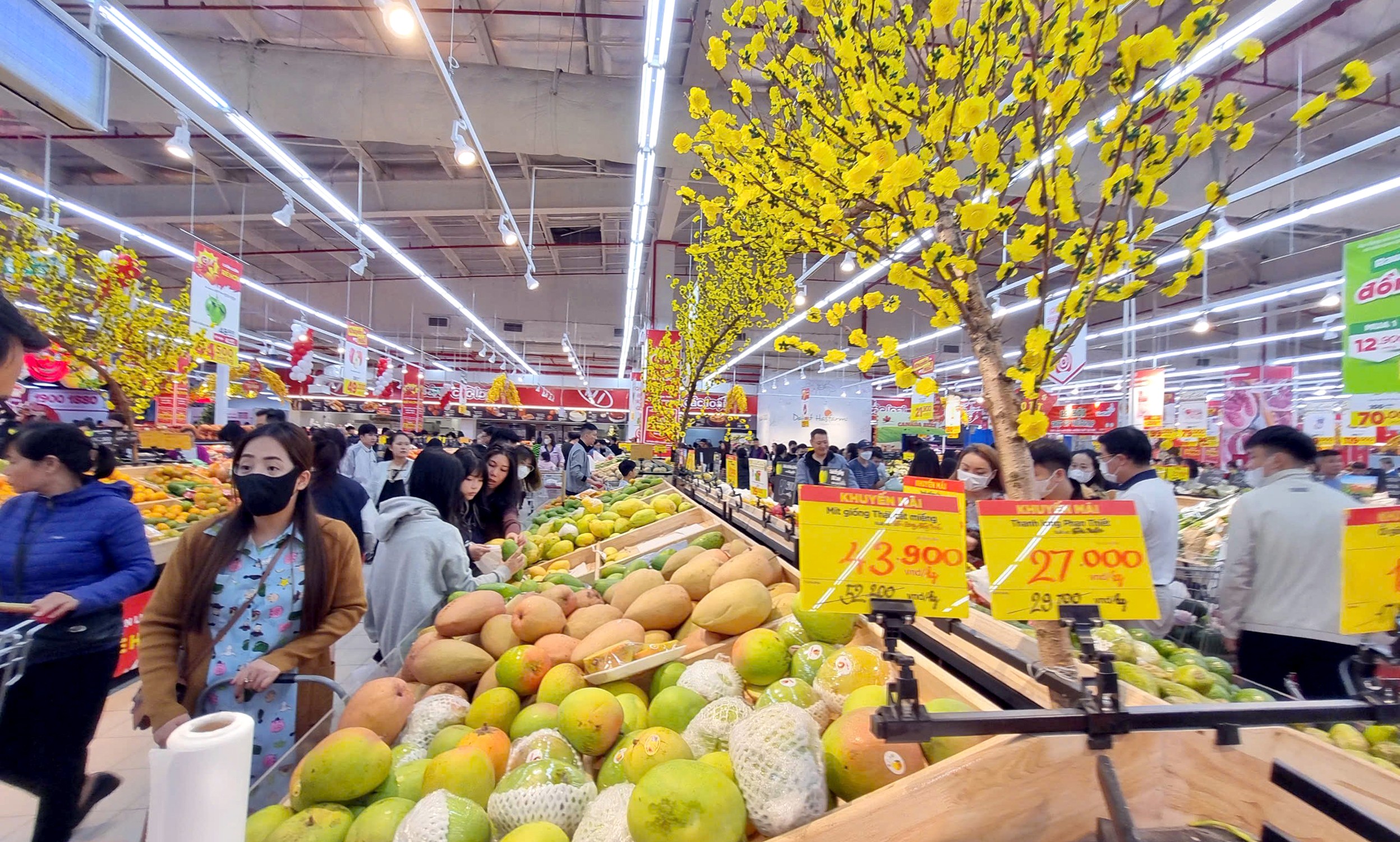 Khắc phục hậu quả thiên tai, bảo đảm tiêu dùng và nhịp sản xuất dịp cuối năm