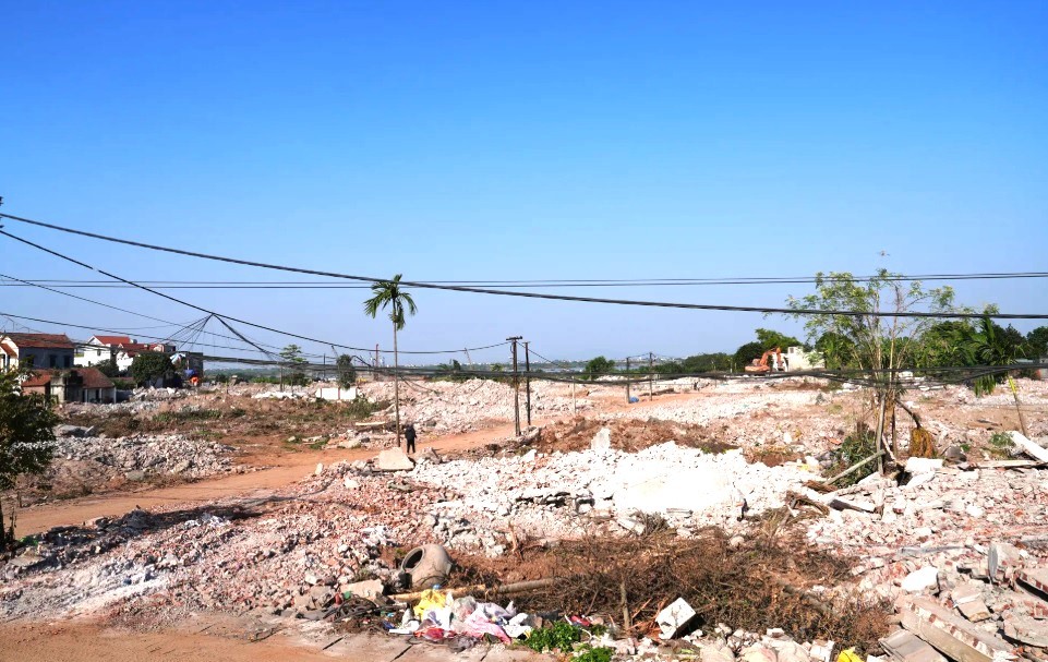 Phần diện tích đầu cầu Hồng Hà đã được giải phóng mặt bằng. Phần diện tích đầu cầu Hồng Hà đã được giải phóng mặt bằng.