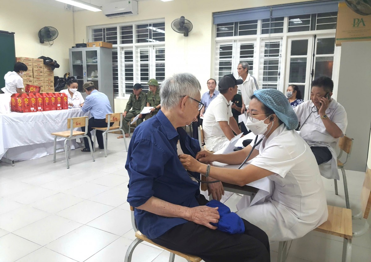 Lấy người dân làm trung tâm, chú trọng chăm sóc sức khỏe toàn diện theo vòng đời