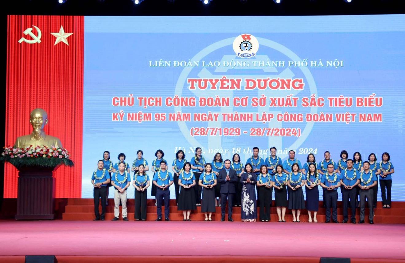 Tuyên dương Chủ tịch Công đoàn cơ sở xuất sắc tiêu biểu trong công tác đối thoại và thương lượng tập thể