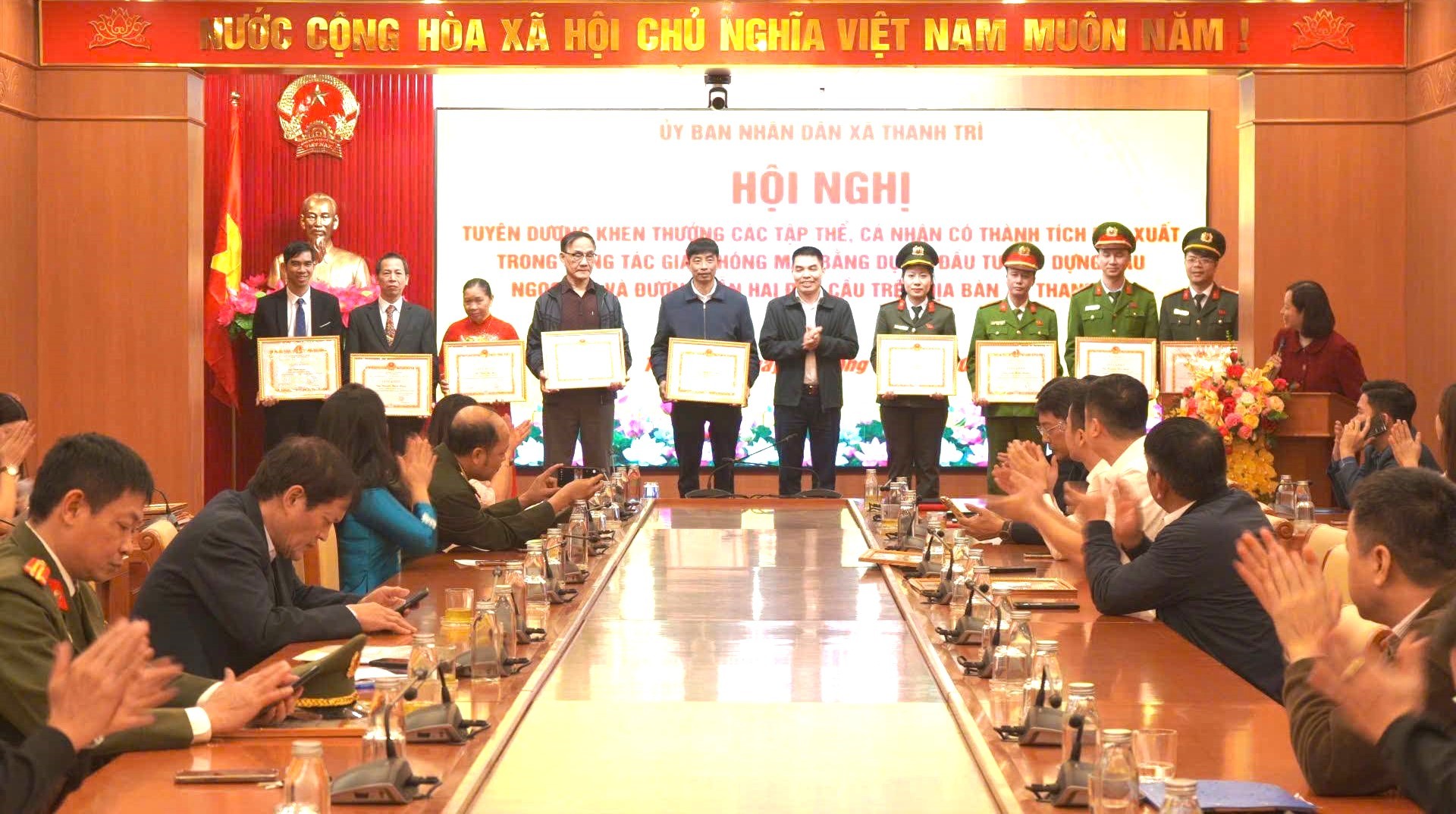 Xã Thanh Trì khen thưởng lực lượng tham gia công tác giải phóng mặt bằng dự án cầu Ngọc Hồi Xã Thanh Trì khen thưởng lực lượng tham gia công tác giải phóng mặt bằng dự án cầu Ngọc Hồi