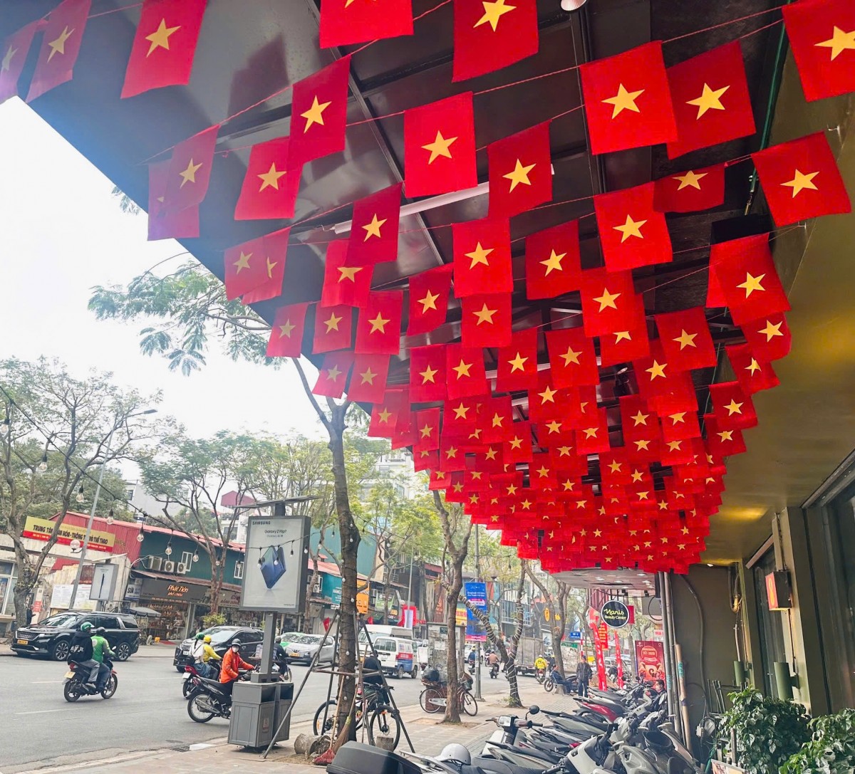 Hà Nội rực rỡ sắc cờ, đồng lòng hướng về Đại hội XIV của Đảng