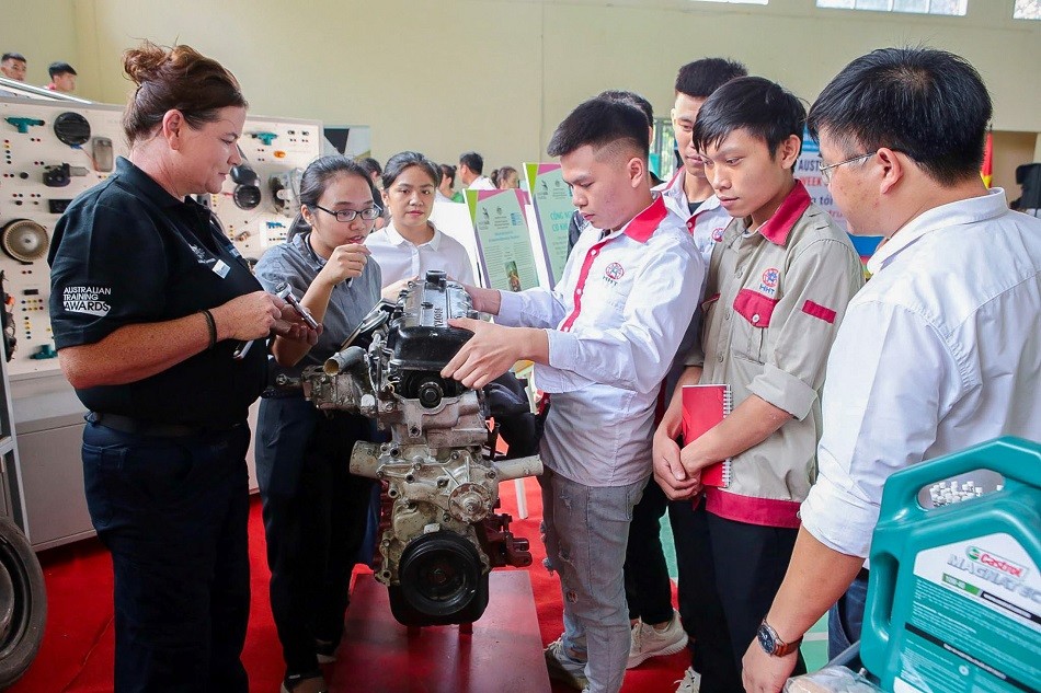 Nghị quyết Đại hội XVIII Đảng bộ thành phố Hà Nội: Nâng chất lượng sống cho người lao động
