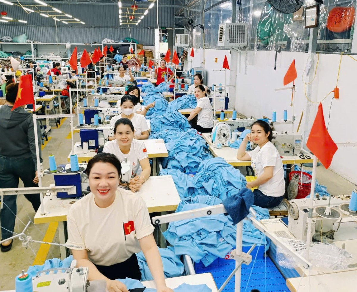 Nghị quyết Đại hội XVIII Đảng bộ thành phố Hà Nội: Nâng chất lượng sống cho người lao động Nghị quyết Đại hội XVIII Đảng bộ thành phố Hà Nội: Nâng chất lượng sống cho người lao động