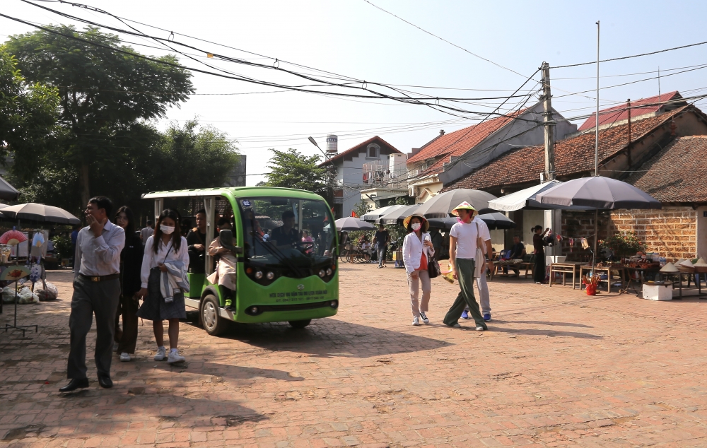 Lan tỏa văn hóa qua Tết Việt tại làng cổ Đường Lâm