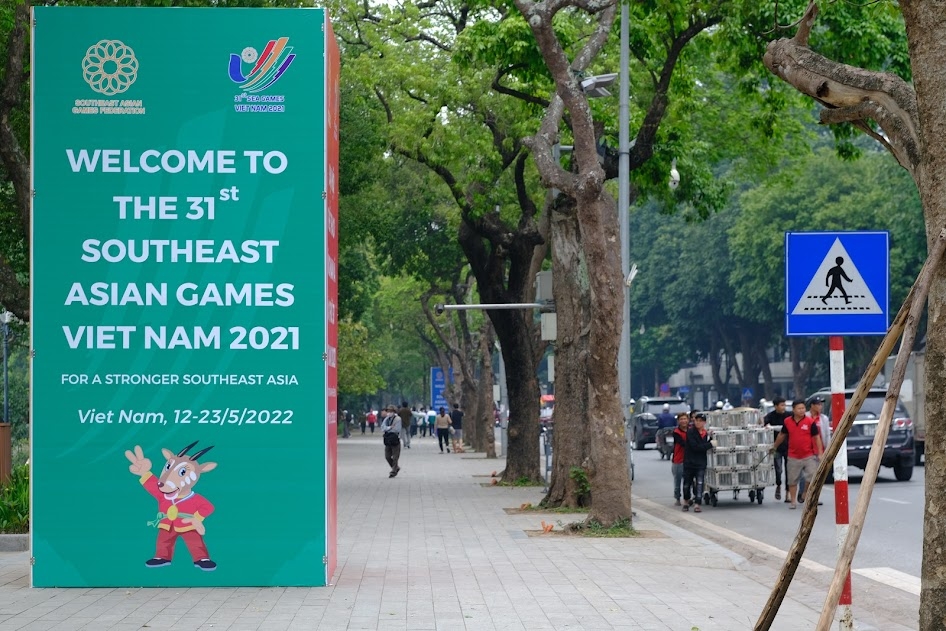 Đường phố Hà Nội trang hoàng rực rỡ chào đón SEA Games 31