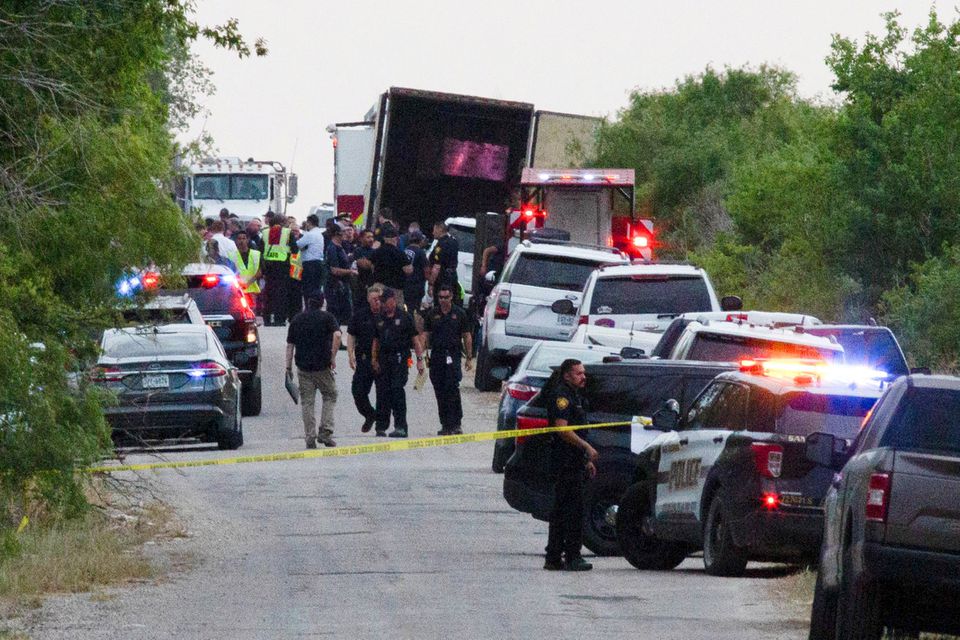 Nhập cư trái phép, 46 người tử vong tìm thấy trong xe tải