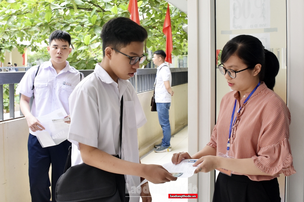 Thí sinh Hà Nội tham dự kỳ thi tuyển sinh vào lớp 10 THPT công lập năm học 2023 - 2024.
