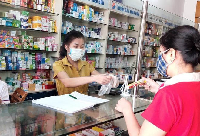 Giá thuốc Tamiflu và kit xét nghiệm cúm A tăng vọt do người dân đổ xô đi mua