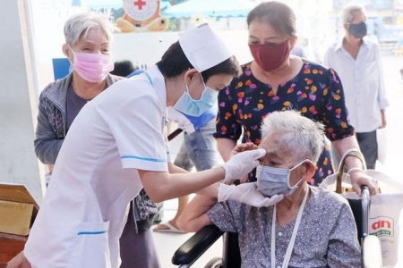 Hà Nội đặt mục tiêu 90% người cao tuổi được khám định kỳ, lập hồ sơ theo dõi sức khỏe