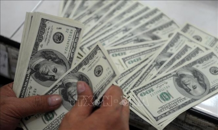 Ngân hàng Nhà nước tăng mạnh giá bán USD lên 23.700 đồng