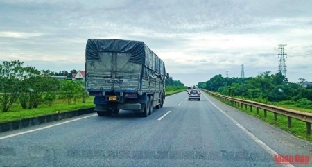 Nguy cơ mất an toàn trên cao tốc Hà Nội-Thái Nguyên