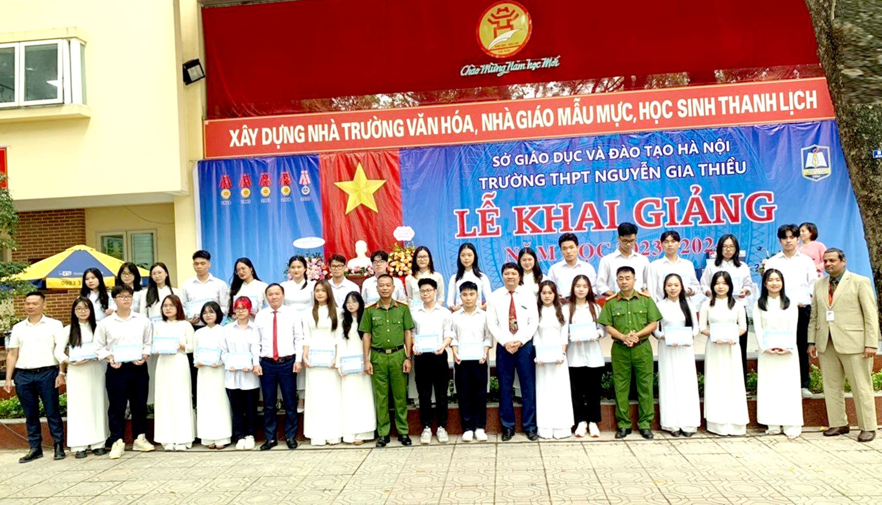 Hơn 2,2 triệu học sinh Thủ đô hân hoan chào đón năm học mới 2023 - 2024