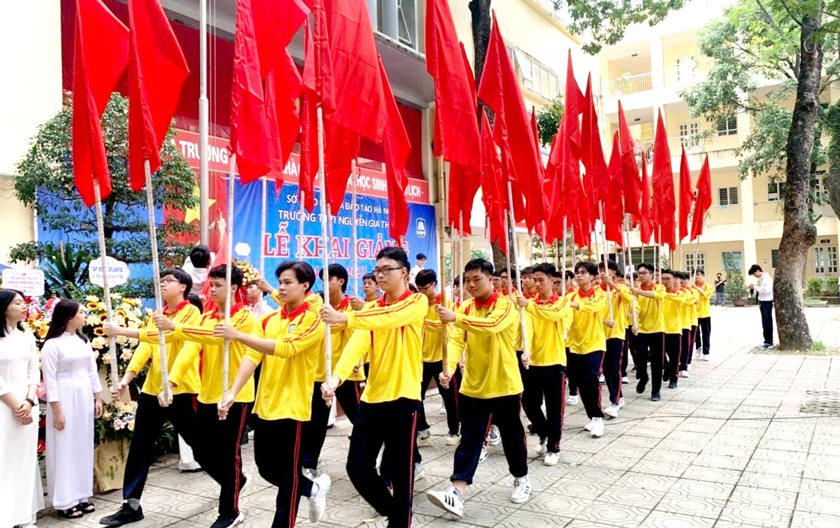 Hơn 2,2 triệu học sinh Thủ đô hân hoan chào đón năm học mới 2023 - 2024