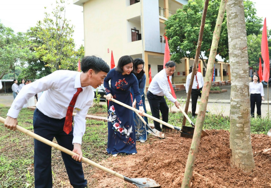 Hơn 2,2 triệu học sinh Thủ đô hân hoan chào đón năm học mới 2023   2024