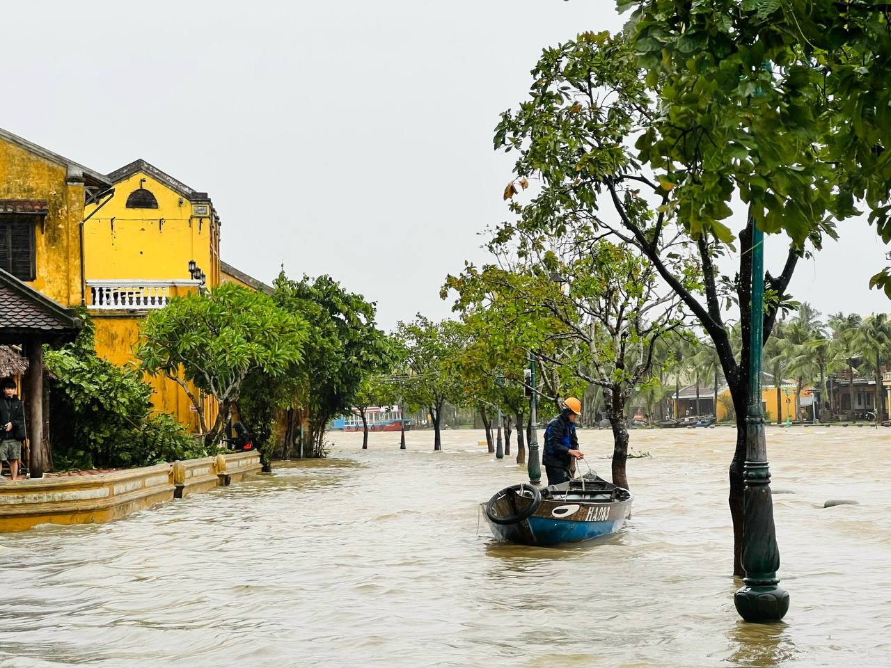 Những cơn b&amp;atilde;o đổ bộ v&amp;agrave;o miền Trung trong thời gian qua l&amp;agrave; do biến đổi kh&amp;iacute; hậu. Ảnh: Vũ Hạ &amp;nbsp;