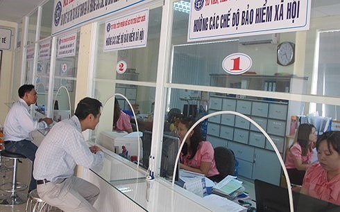 Người dân làm thủ tục hưởng các chế độ bảo hiểm xã hội. Ảnh minh hoạ: Bảo hiểm xã hội Việt Nam.