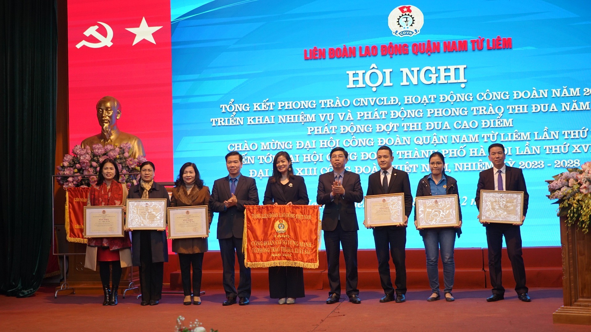 Công đoàn Công ty Cổ phần FECON vinh dự nhận Cờ thi đua của Tổng LĐLĐ Việt Nam